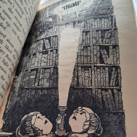 2/$15 🌼 Help! I'm A Prisoner In The Library! - Picture 4 of 5